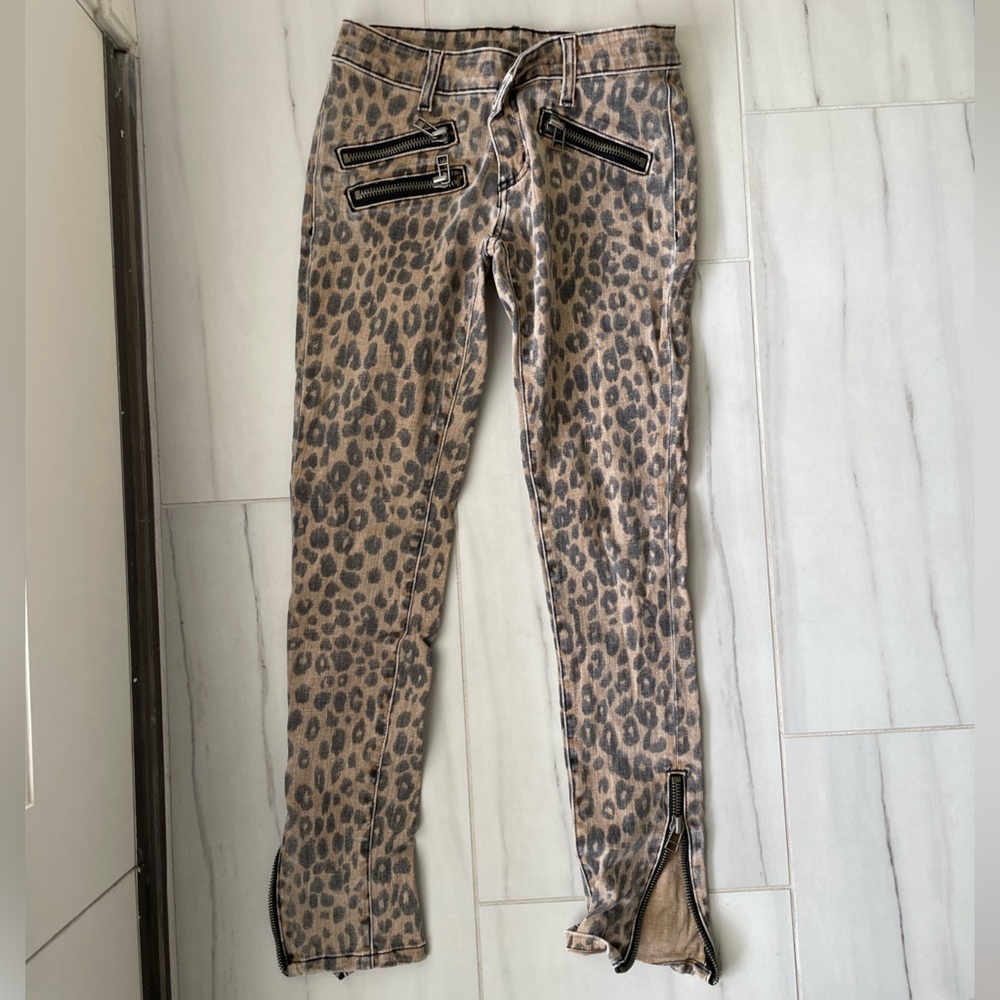Cheetah jeans low rise with zippers
